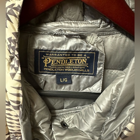 Womens Pendleton Raincoat and down vest - Picture 5 of 6